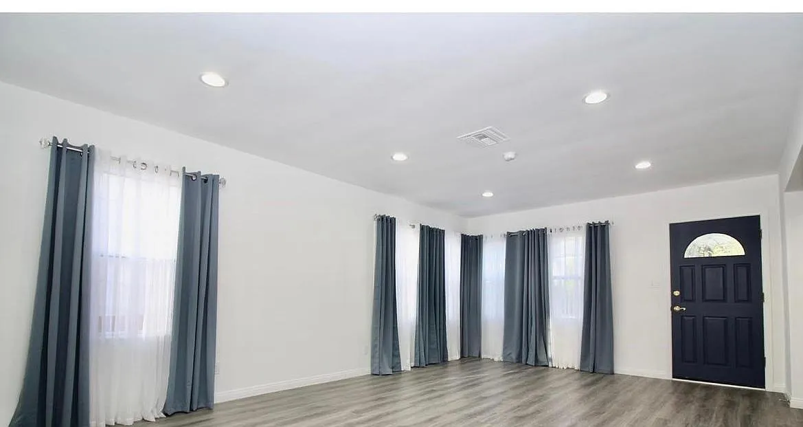 LIVING ROOM - Las Lunitas Ave
