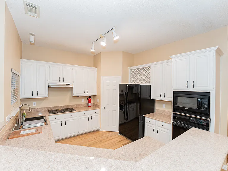 669 Nottingham Dr — Photo 7