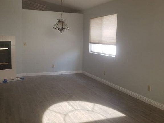 3rd image of 3978 Pebble Creek Ave