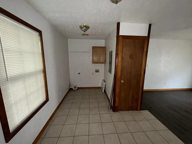 529 W 14th St #B — Photo 9