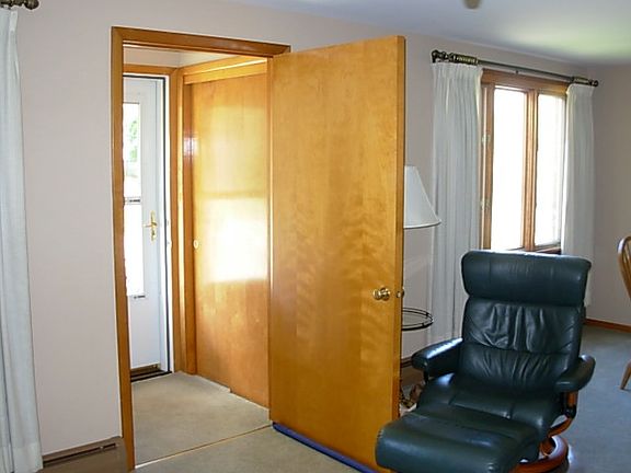 4th image of 441 Callodine Ave