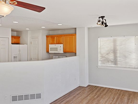5th image of 1644 Oak Creek Dr