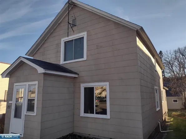121 1st St SW, Chisholm, MN 55719