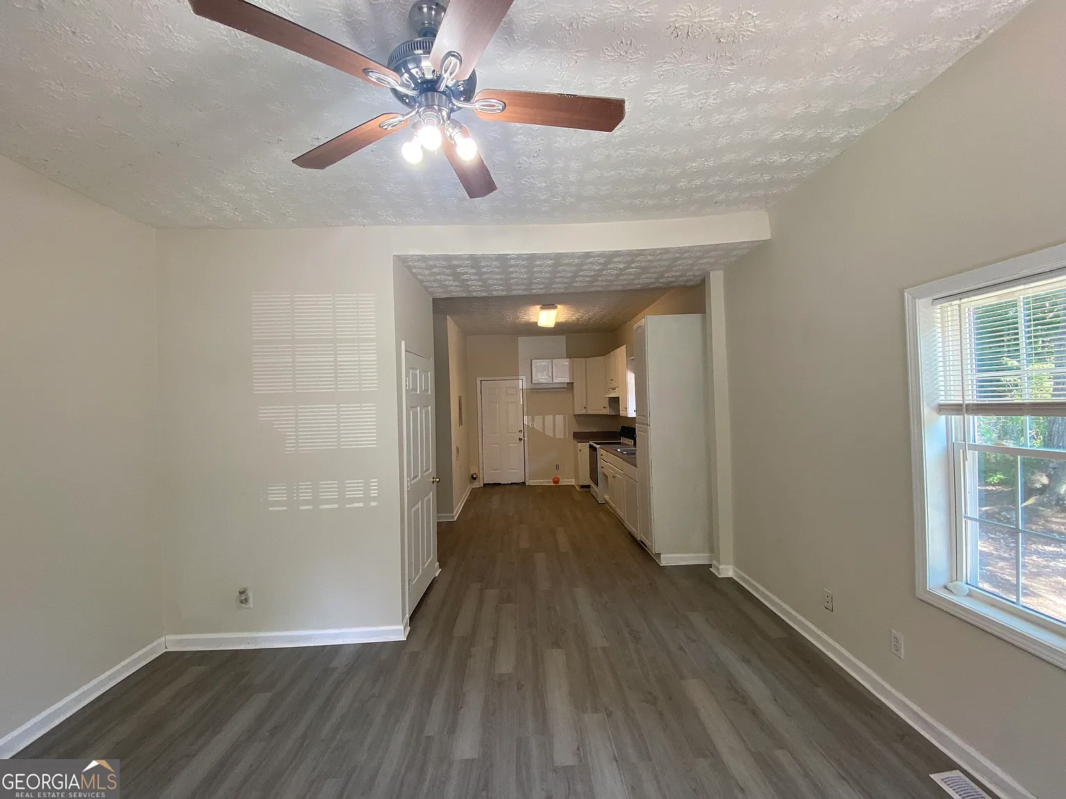 2 bed, 1.0 bath, 750 sqft, $1,400 — Photo 2