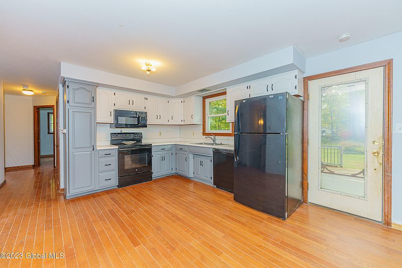 4th image of 15 Matthew Drive