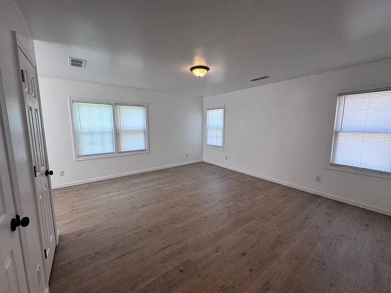 2230 Monroe St — Photo 9