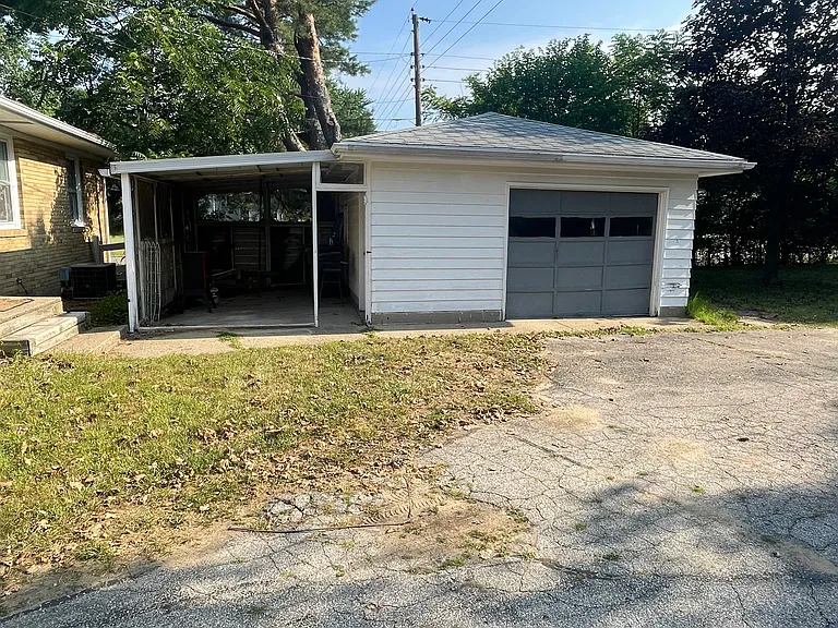 2339 S Cleveland Ave — Photo 17