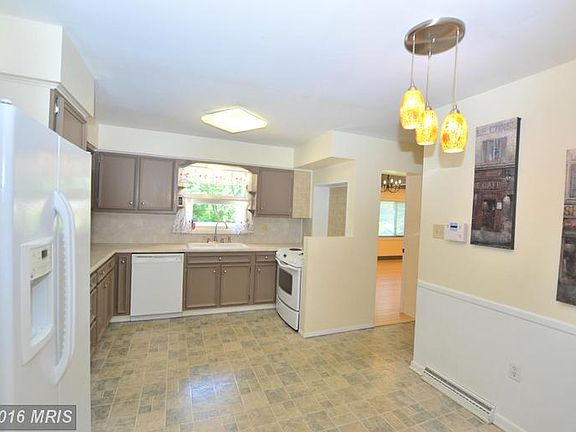 5th image of 1930 Applewood Dr