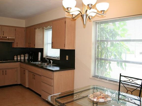 5th image of 114 Palm Breeze Dr