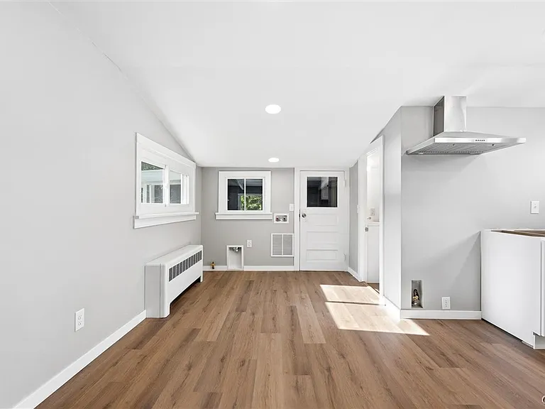 19 Camp St #2 — Photo 4