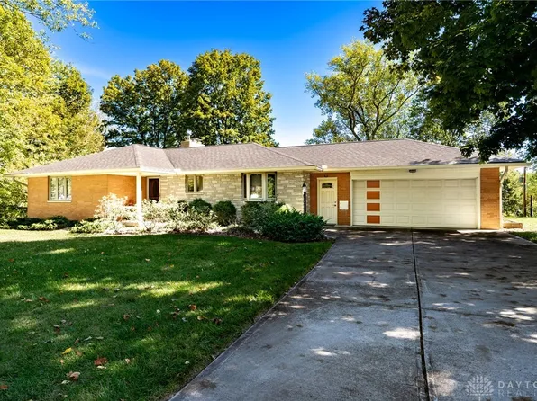 3076 Beech Hill Dr, Spring Valley, OH 45370
