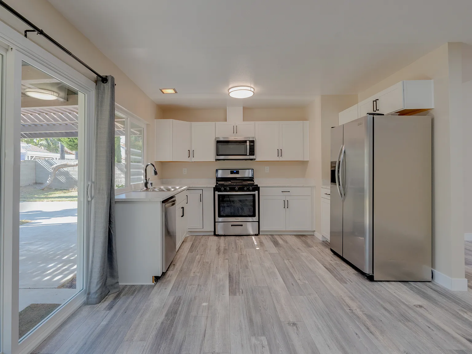 3 bed, 1232 sqft, $3,200 — Photo 4