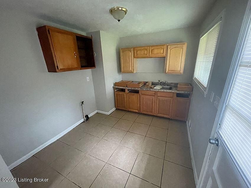 2nd image of 1418 Catalpa St