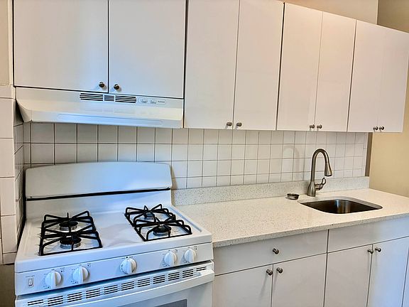 4th image of 4311 34th Ave #2F
