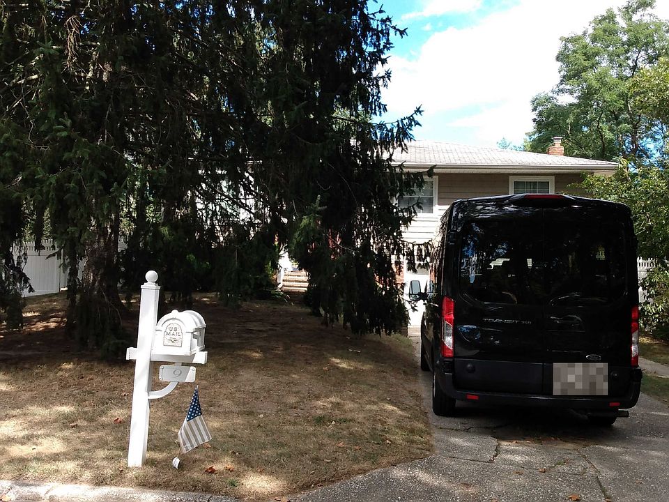 2nd image of 9 Miami Ct