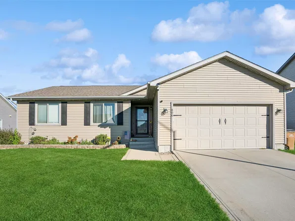 806 37th St SW, Bondurant, IA 50035