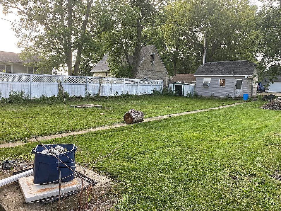 2nd image of 504 W Chestnut St
