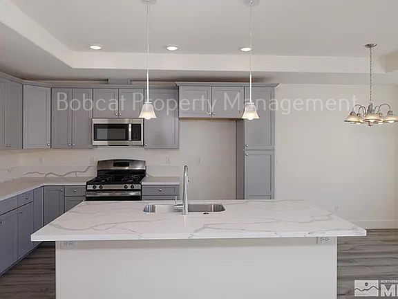 3rd image of 909 Saltbrush Rd