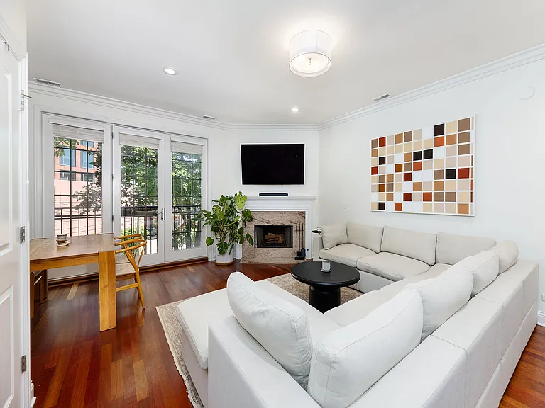 919 W Altgeld St #2 — Photo 7