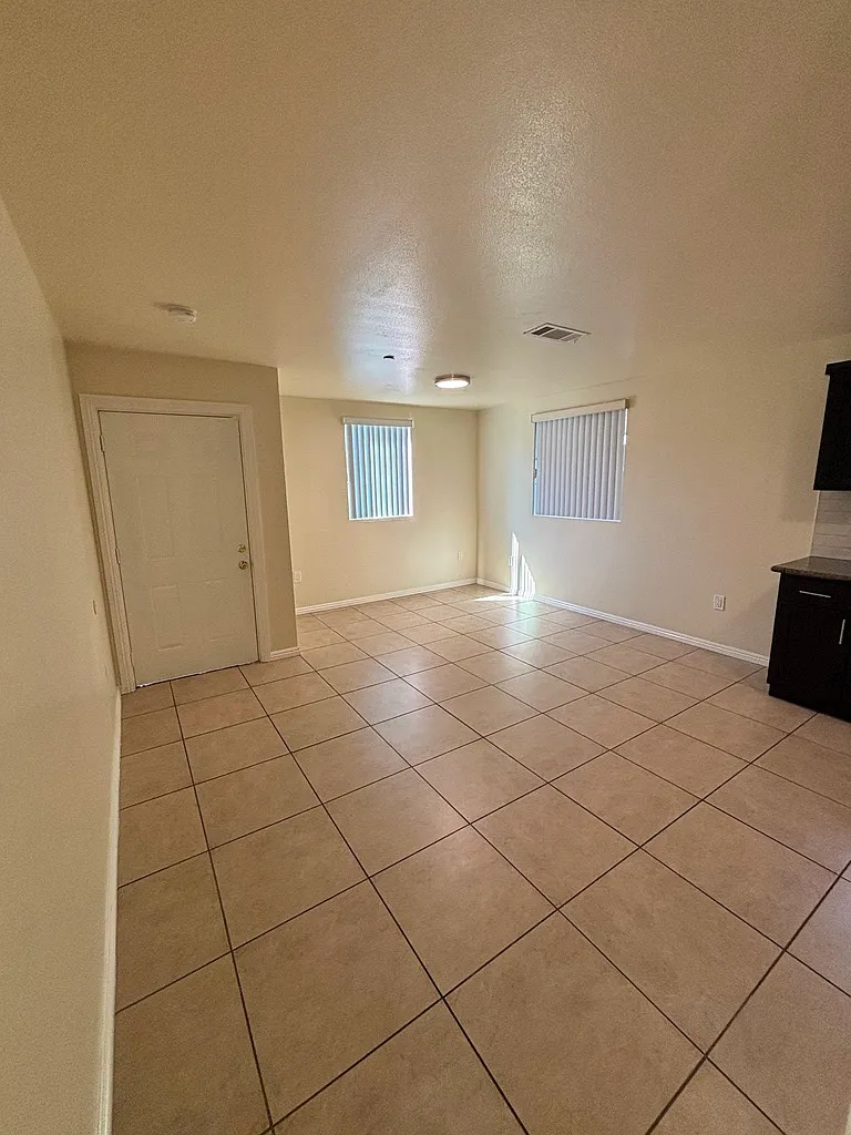 4 bed, 1984 sqft, $3,850 — Photo 4