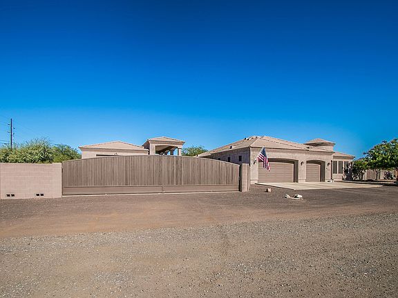 3rd image of 612 W LOS CARRALES Drive