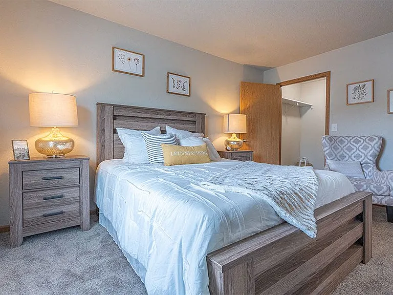 ASPEN BLUFF APARTMENTS — Photo 8