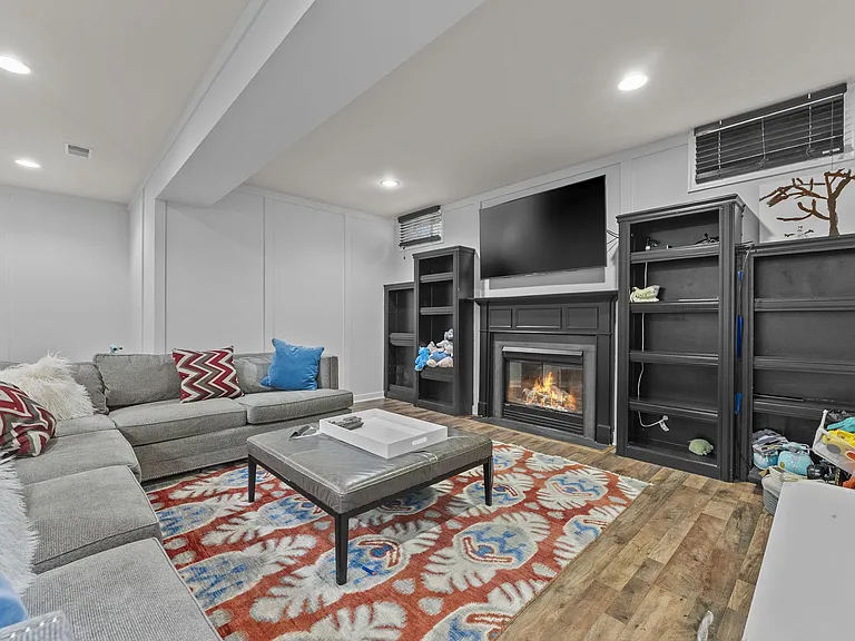 4039 Cray Dr — Photo 51