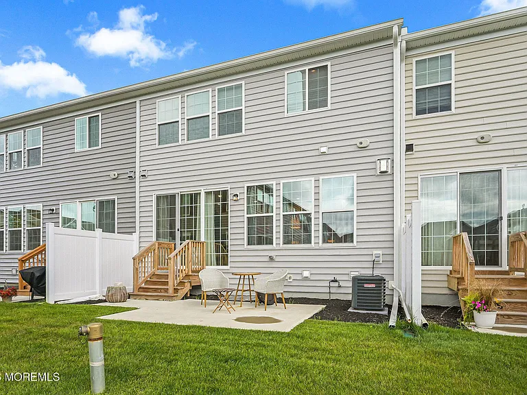 4039 Heron Dr — Photo 40