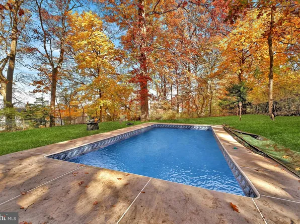 1135 Grovania Ave, Abington, PA 19001