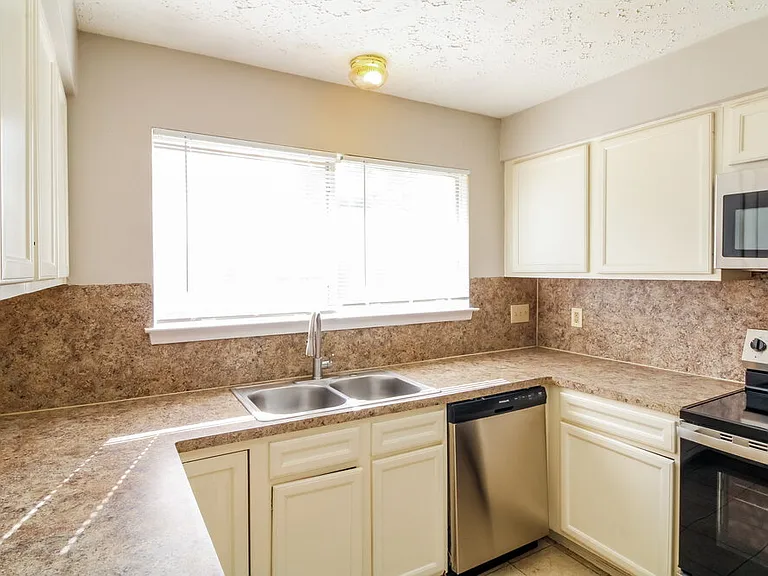 7342 Sonnet Glen Ln — Photo 6