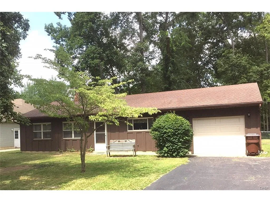 3762 N Lake Shore Dr photo 1