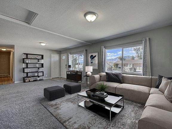 Plenty of Room to Entertain and enjoy the mountain views