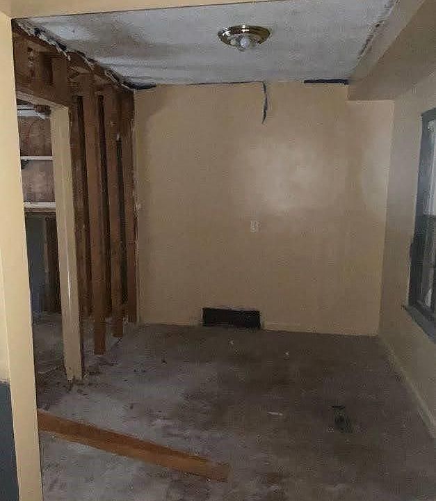1st image of 10846 SOMERSET Avenue N