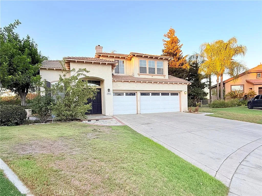 5 bed, 2838 sqft, $4,600 — Photo 2