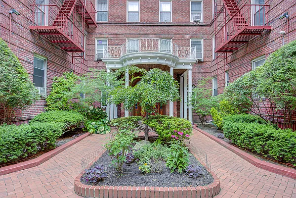 広辞苑 Upper East Side, New York, NY, US | Concierge Auctions