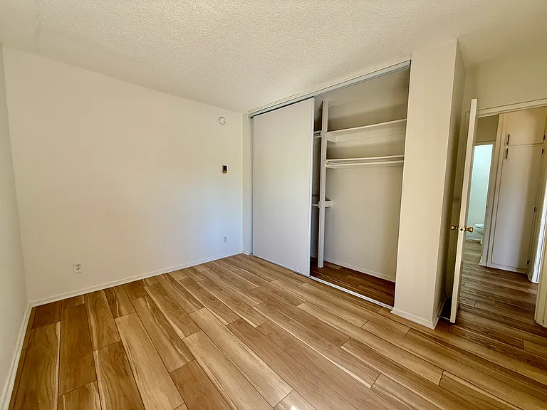 Vine Street Apartments — Photo 30
