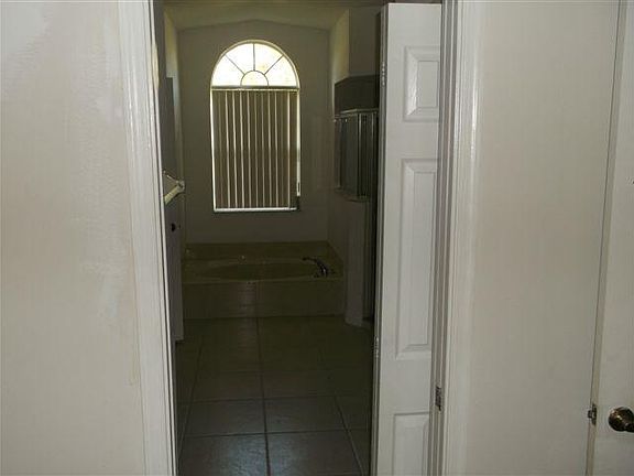 5th image of 1032 SW Castaneda
