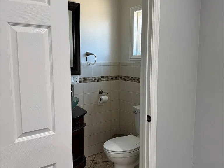 8739 Tyrone Ave — Photo 26