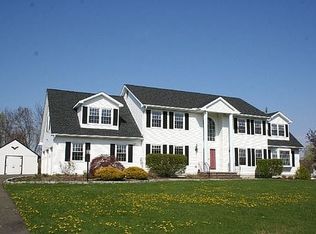 11 Huntington Dr, Danbury, CT 06811