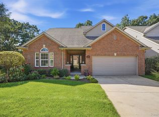 4622 Spring Mountain Dr, Brighton, MI 48116