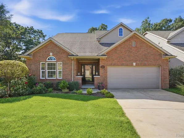 4622 Spring Mountain Dr, Brighton, MI 48116