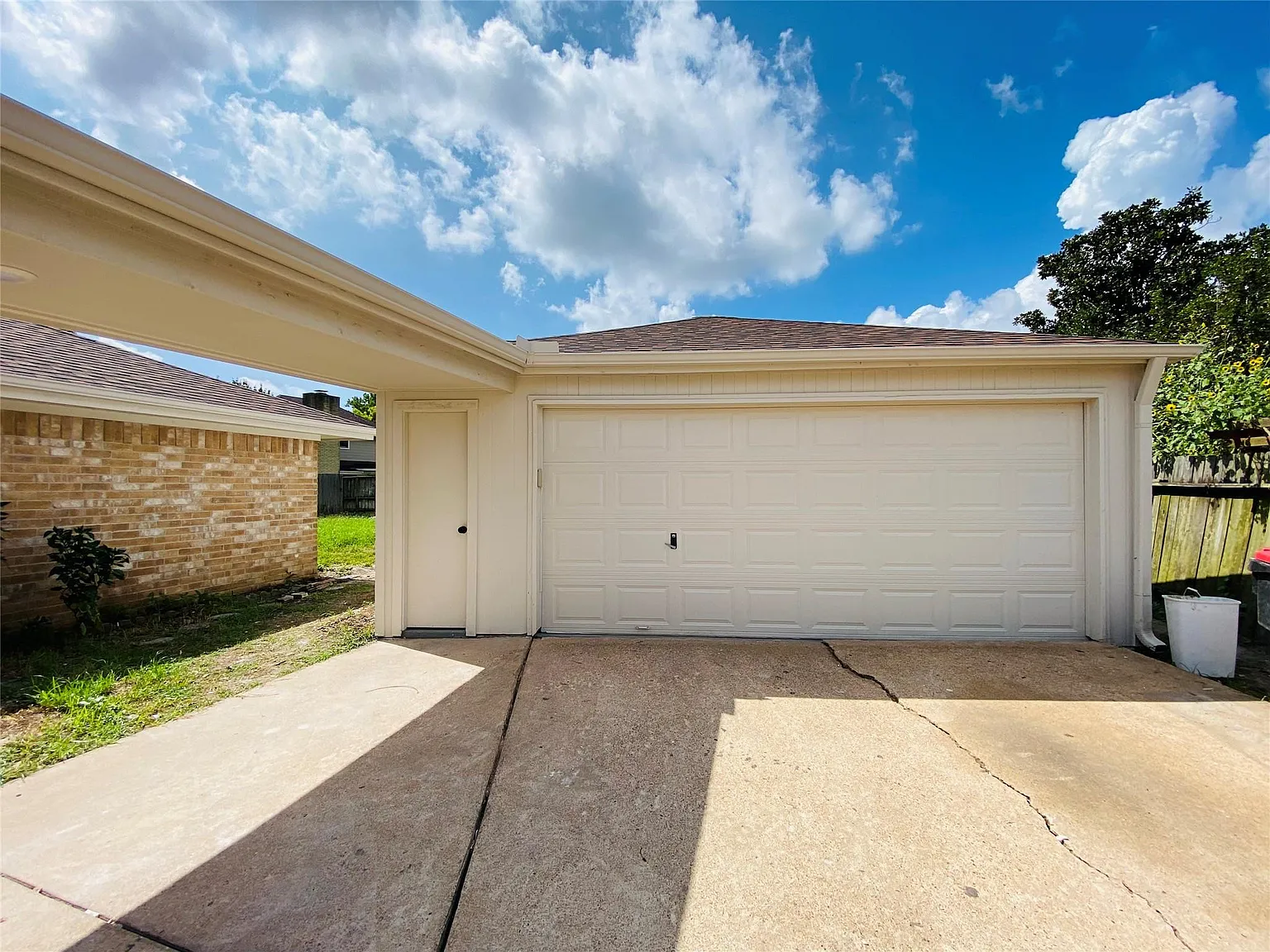 4 bed, 2.0 bath, 2307 sqft, $2,250 — Photo 4