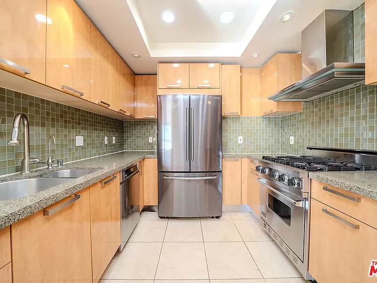 702 S Serrano Ave #501 — Photo 7