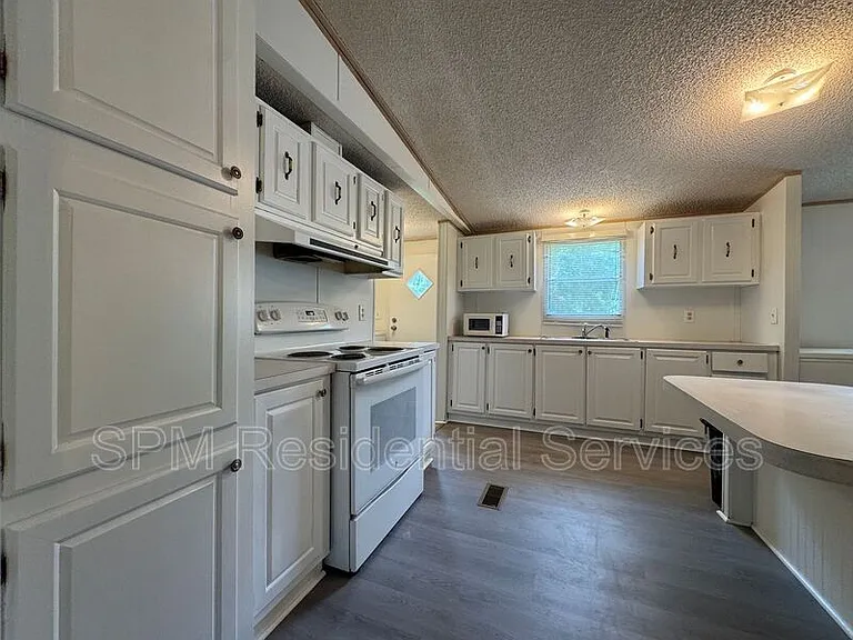 1227 Village Rd — Photo 6