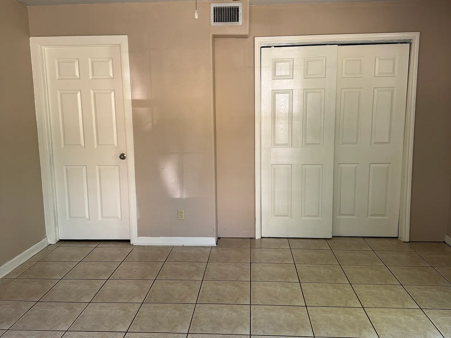 3 bed, 2108 sqft, $1,600 — Photo 3