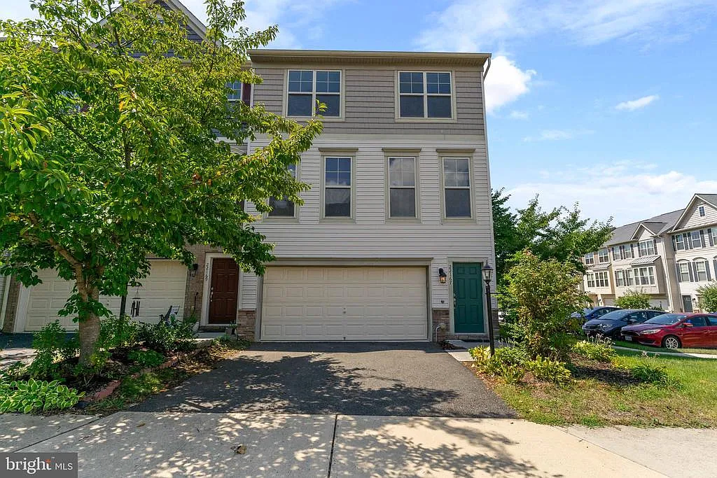 4 bed, 3.5 bath, 2880 sqft, $3,200 — Photo 1