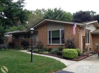 295 Rochdale Dr S, Rochester Hills, MI 48309