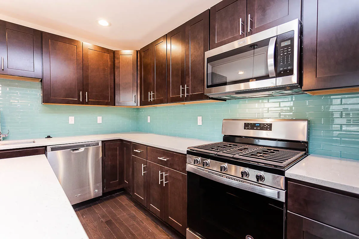 4 bed, 4.5 bath, 2100 sqft, $5,200 — Photo 1
