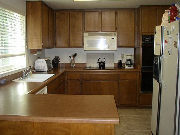 4th image of 8912 Castle Park Dr