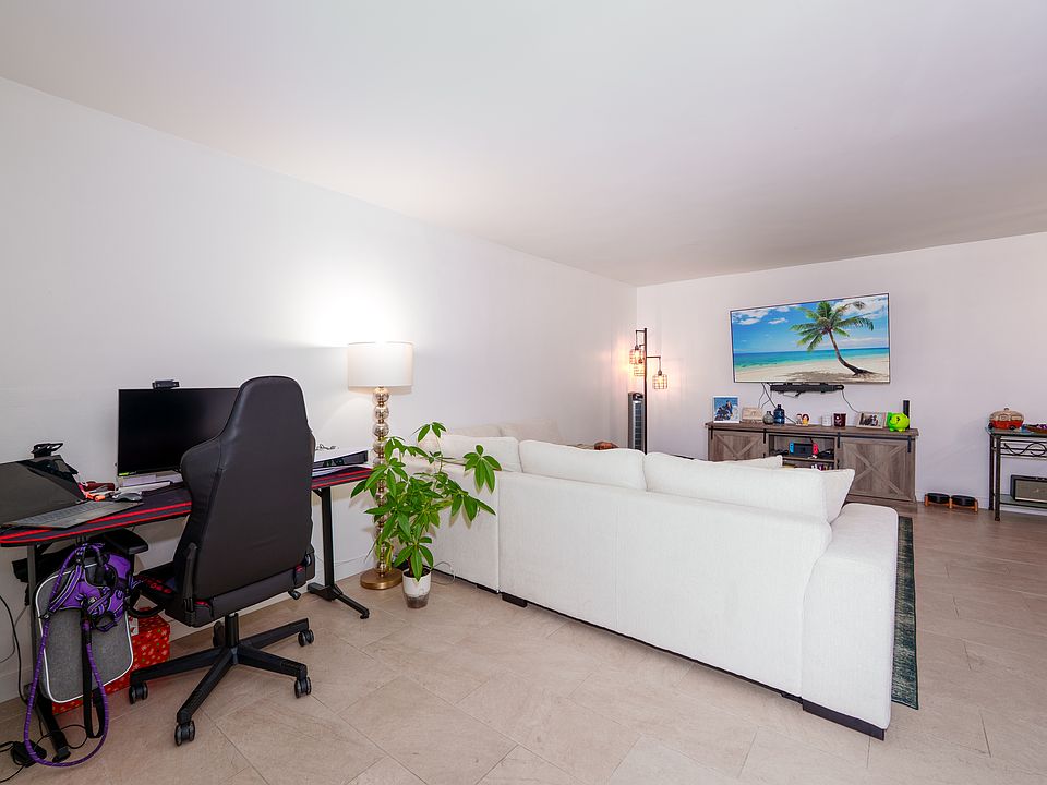 Entrance/living room